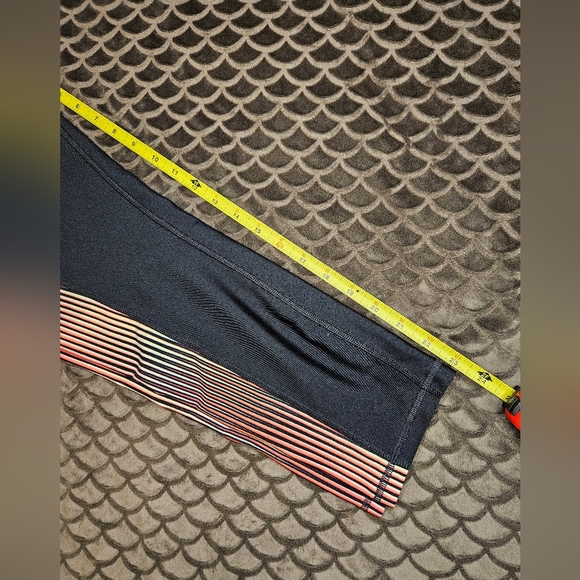 G70. Under Armour HeatGear 6M Panel 7/8 Leggings in Black/Multi - Size 1X - Picture 10 of 11